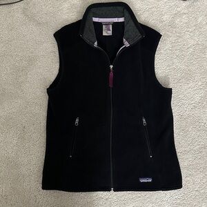 Patagonia Women's Black and Gray Vest